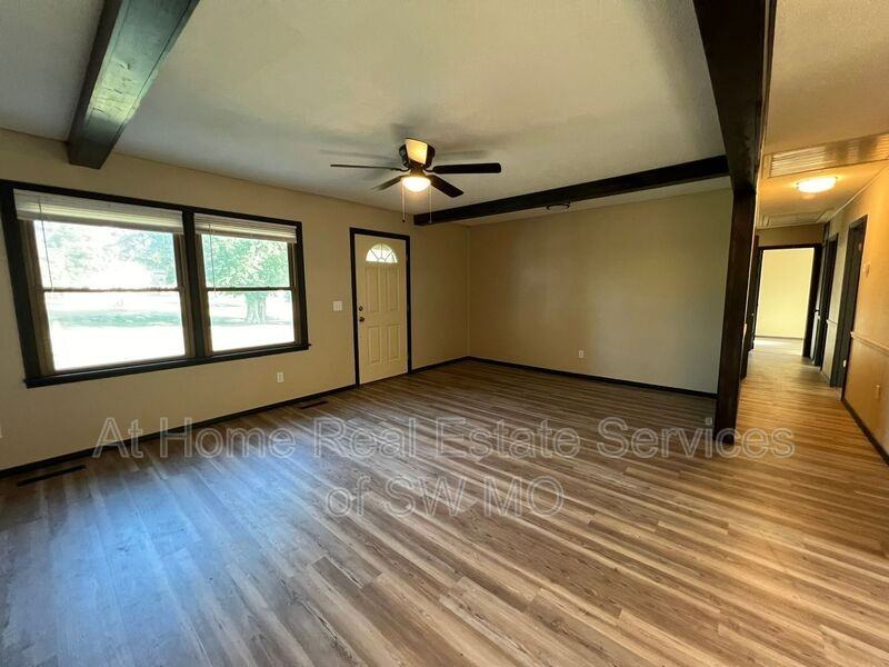 519 S Hilton Ave - Photo 4 of 12