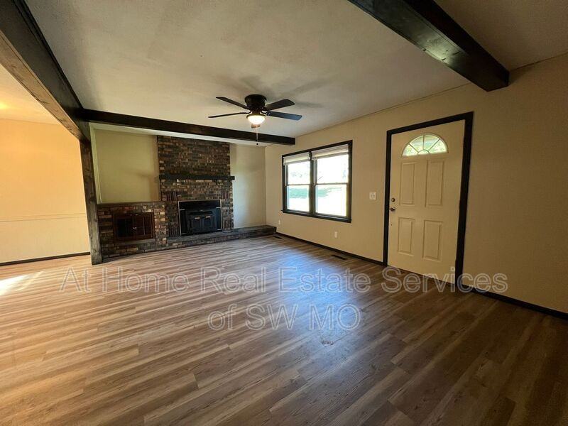 519 S Hilton Ave - Photo 5 of 12