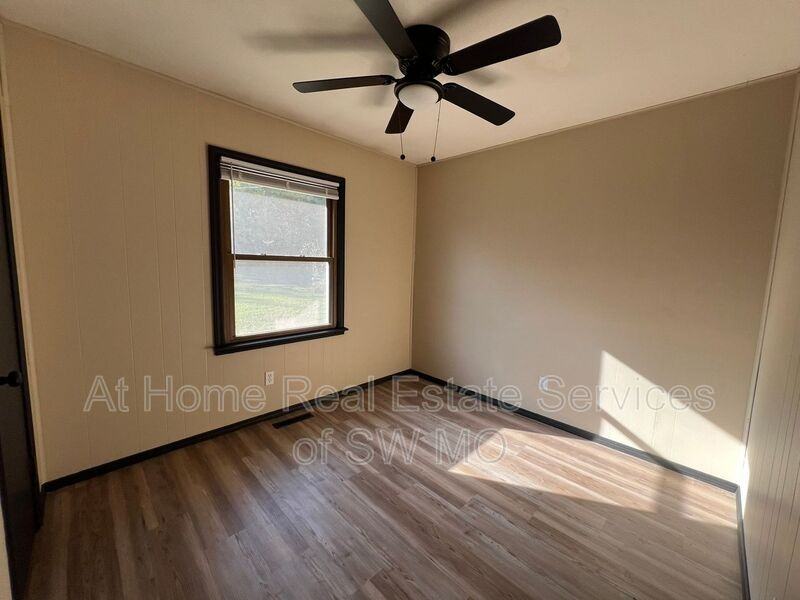 519 S Hilton Ave - Photo 6 of 12