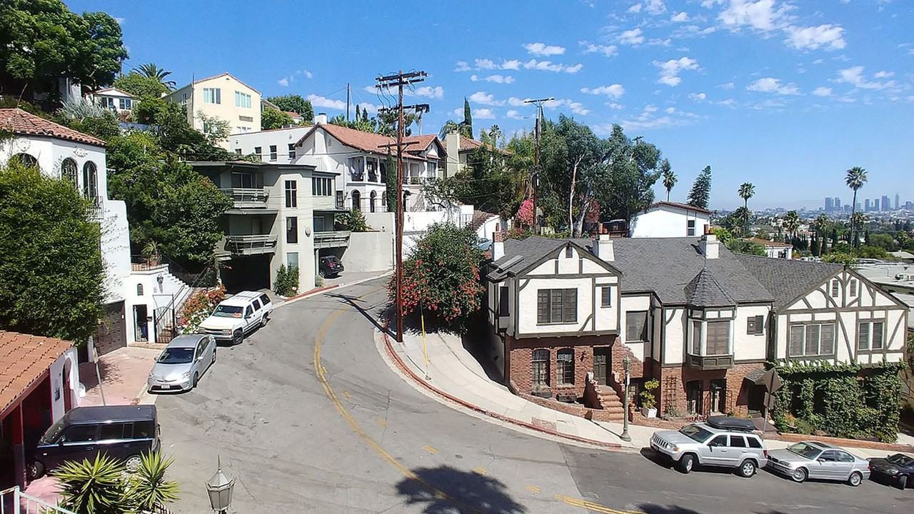 Five Star Suites - Photo 3 of 22