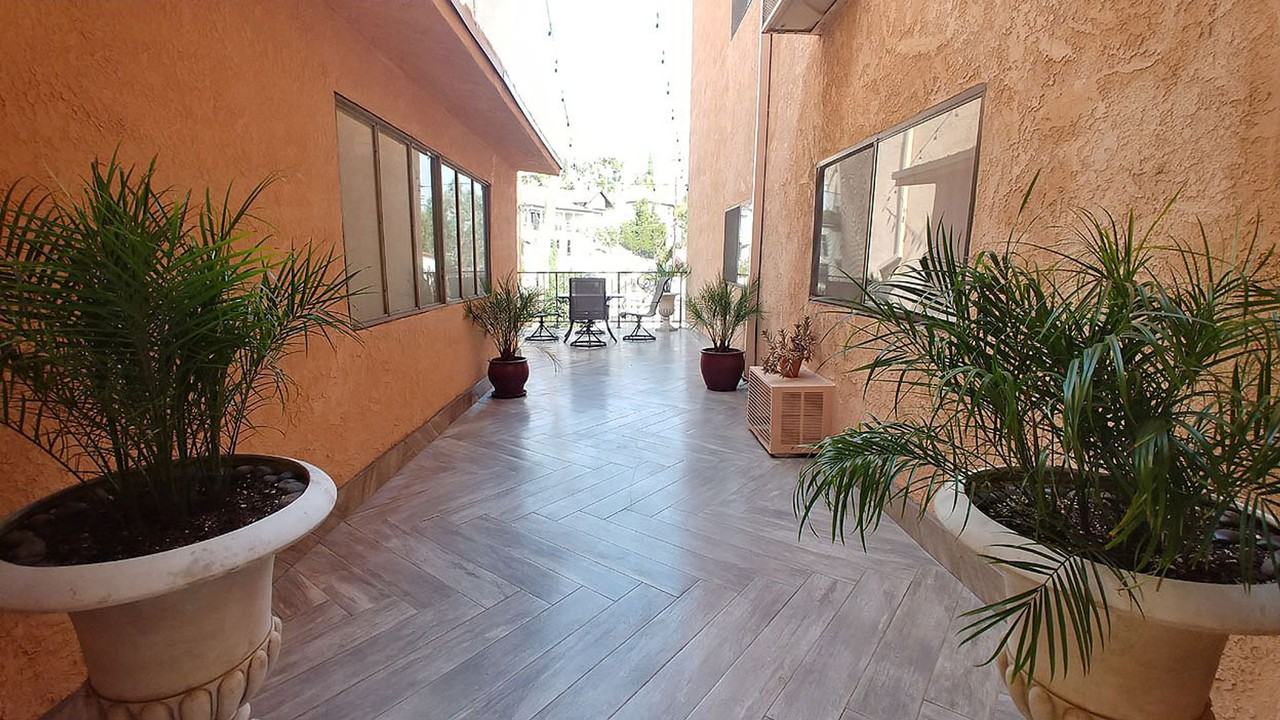 Five Star Suites - Photo 7 of 22