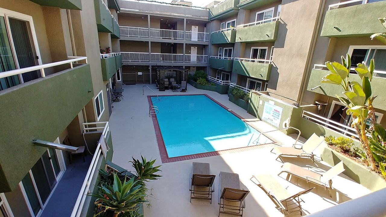 North Tower Apts - Photo 5 of 50