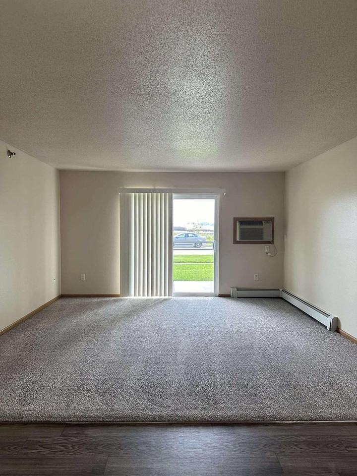 Westport Apartments - Photo 5 of 26