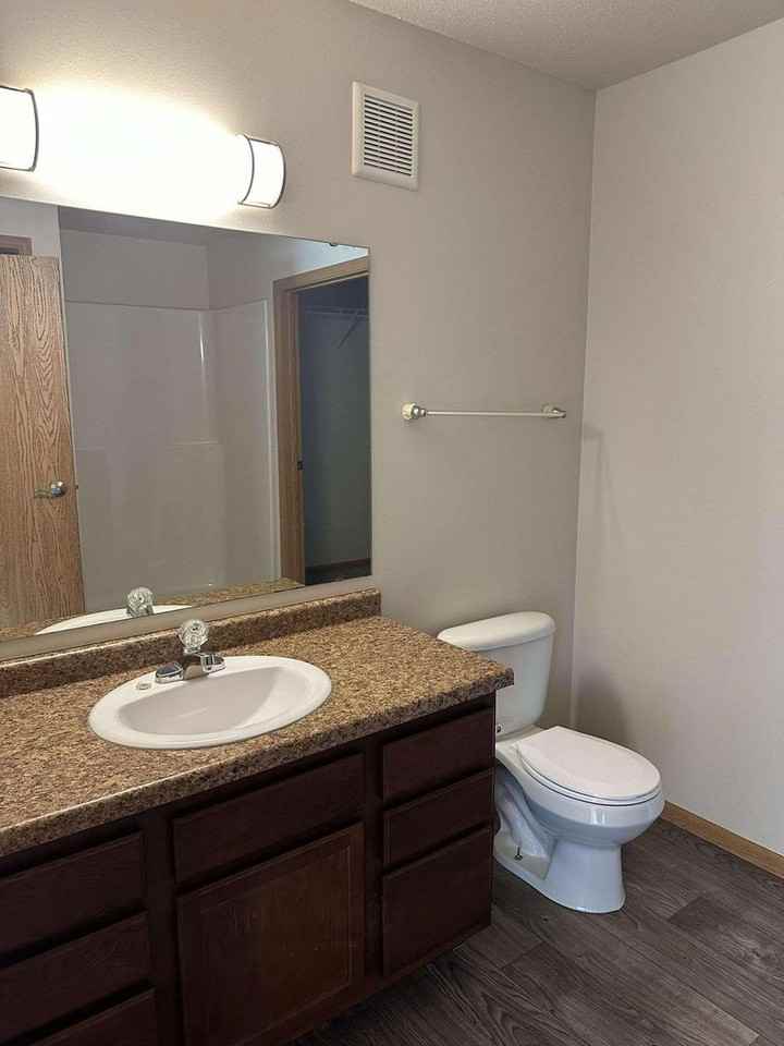 Westport Apartments - Photo 7 of 26