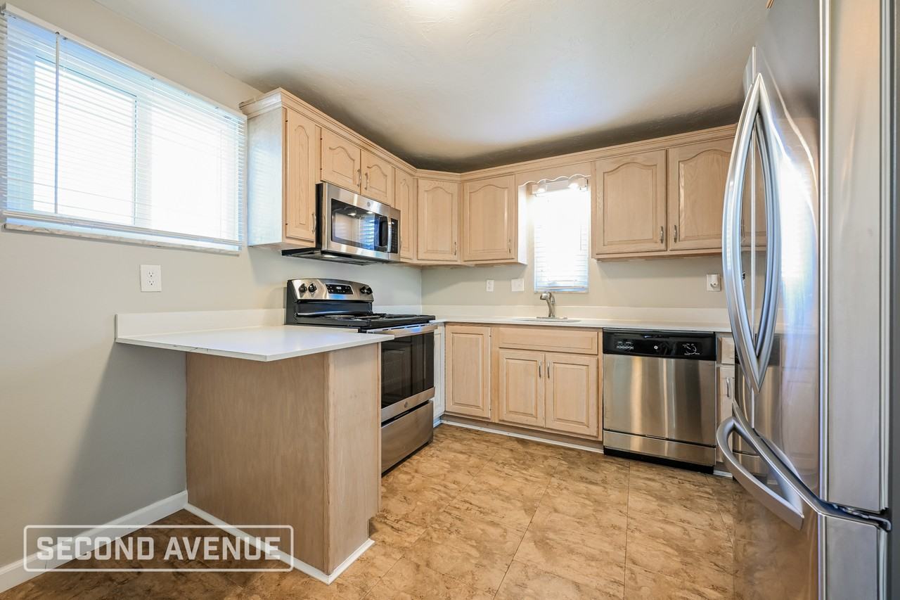 320 Marbury Dr - Photo 4 of 27