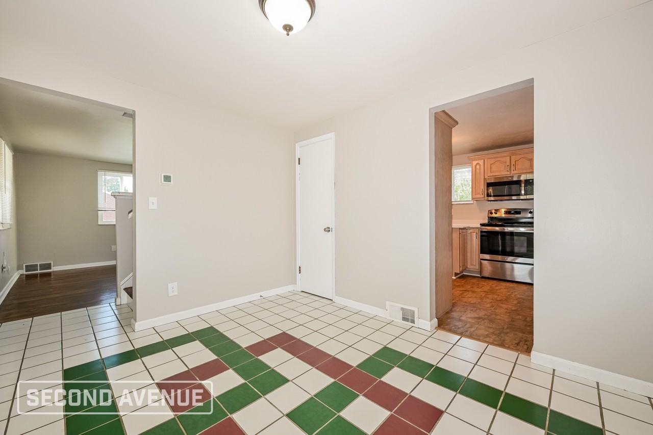 320 Marbury Dr - Photo 5 of 27