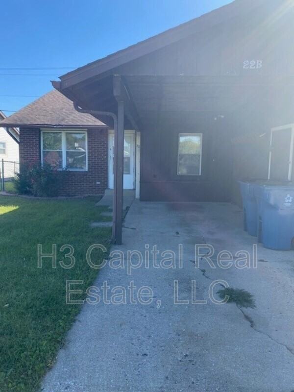22 Eastgate Dr #B - Photo 2 of 14