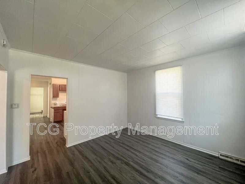 915 Jones Ave - Photo 2 of 12