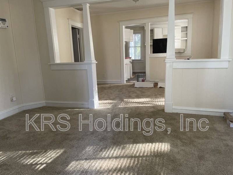 636 Milford Ave - Photo 3 of 13