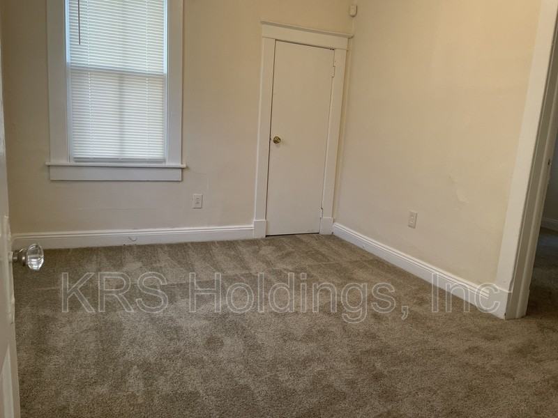 636 Milford Ave - Photo 5 of 13