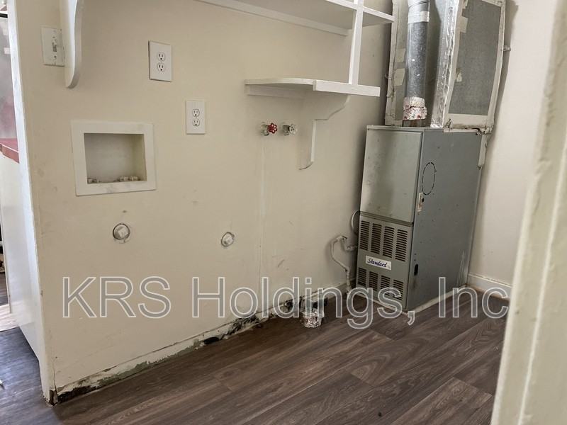 636 Milford Ave - Photo 6 of 13