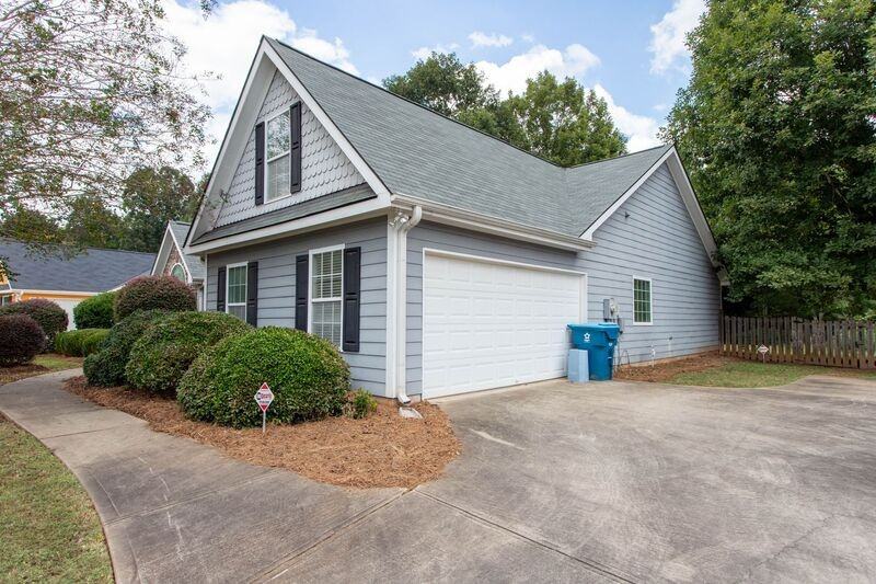 301 Carrington Dr - Photo 2 of 28