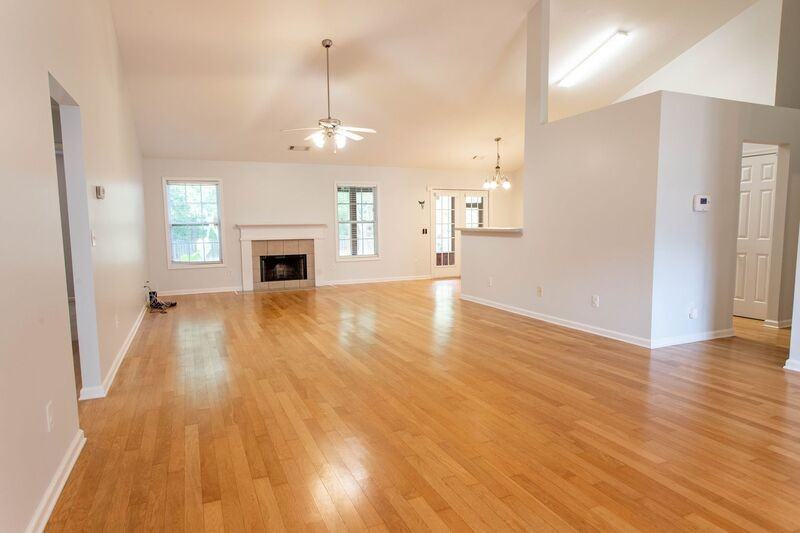 301 Carrington Dr - Photo 4 of 28