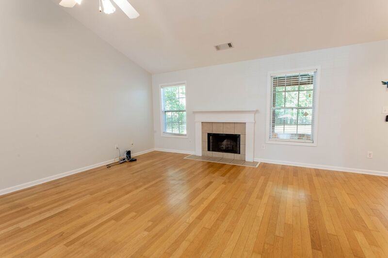 301 Carrington Dr - Photo 5 of 28