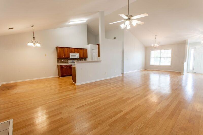 301 Carrington Dr - Photo 6 of 28