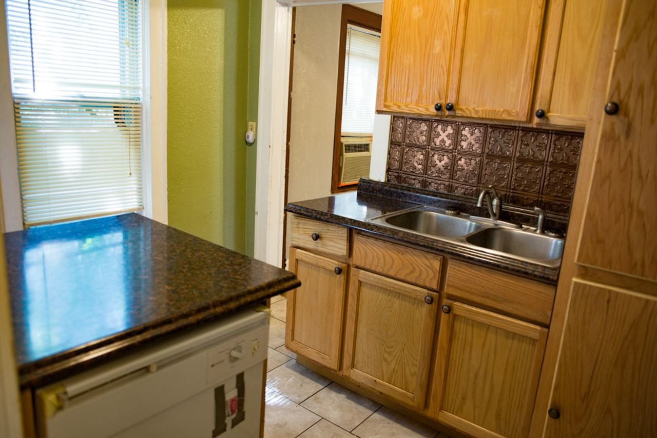 1082-11 - Photo 4 of 12