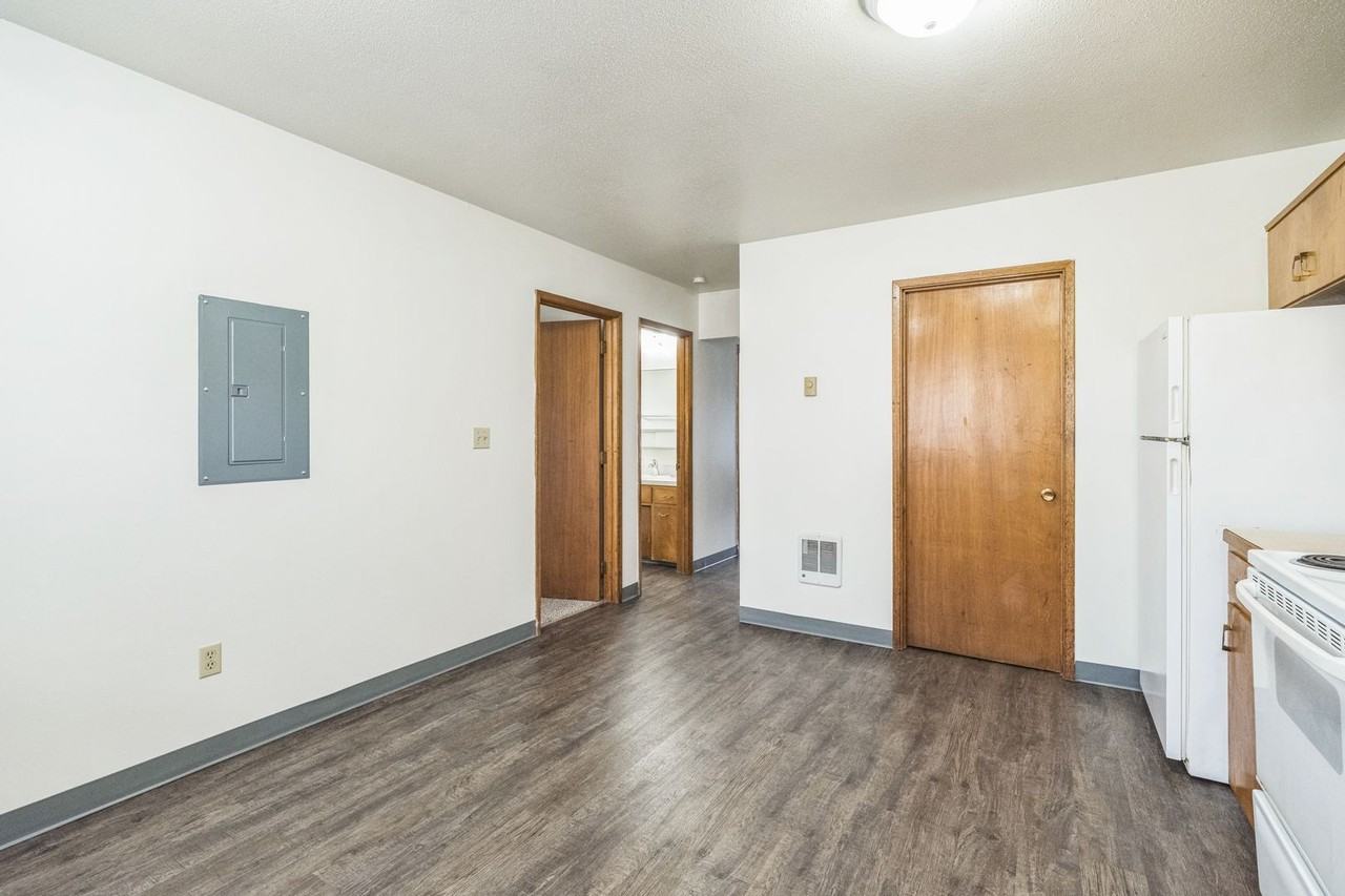 ONE MONTH FREE RENT - Photo 3 of 24