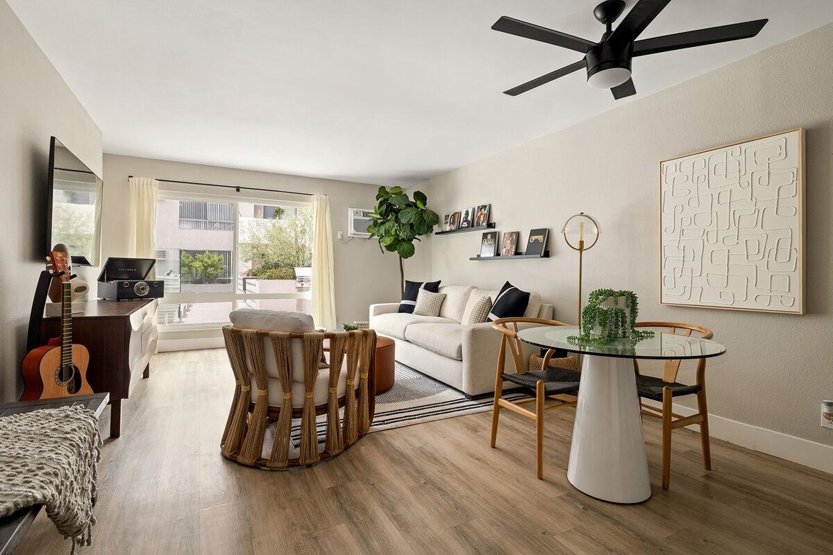 Lyric - Photo 3 of 24