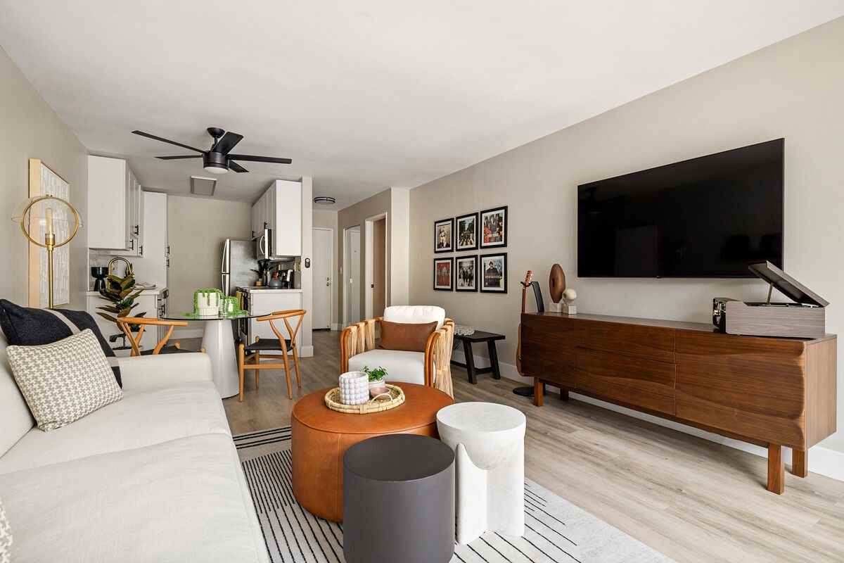 Lyric - Photo 6 of 24