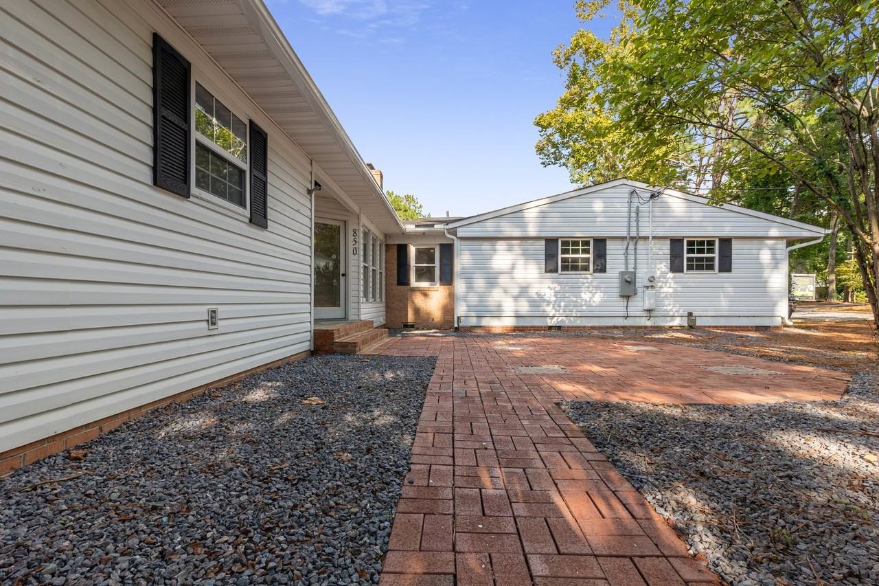 850 North May Street - Photo 2 of 26