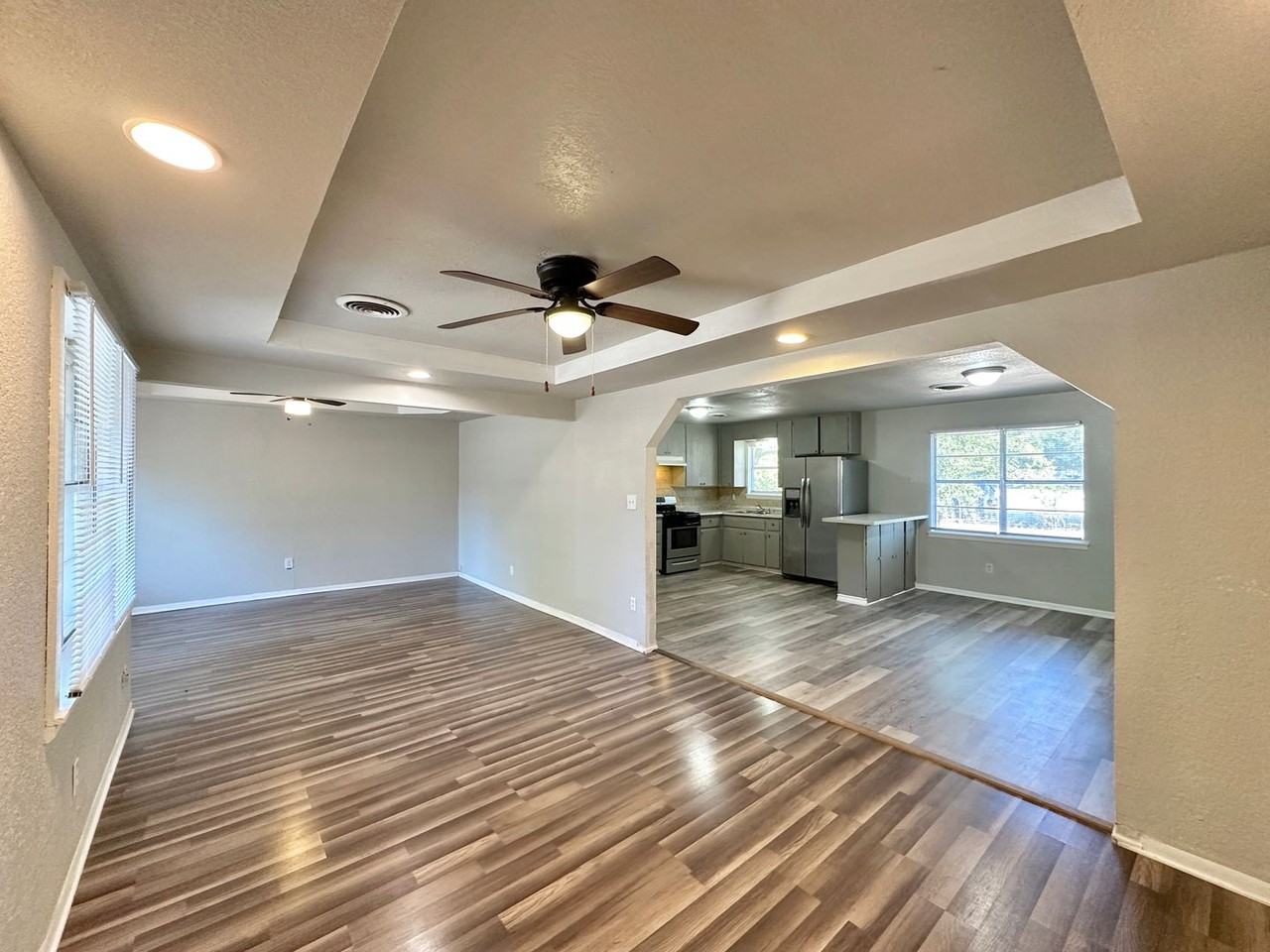 618 W Avenue E - Photo 2 of 27