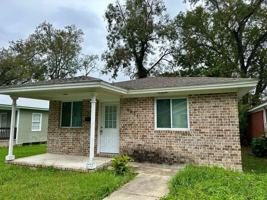 featured image of 1016 W 42nd St