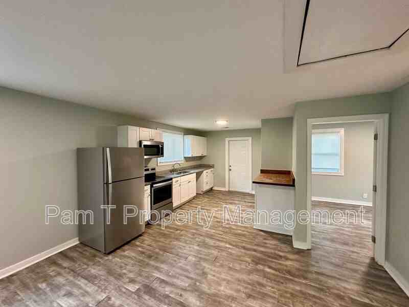 1016 West 42nd Street - Photo 4 of 12