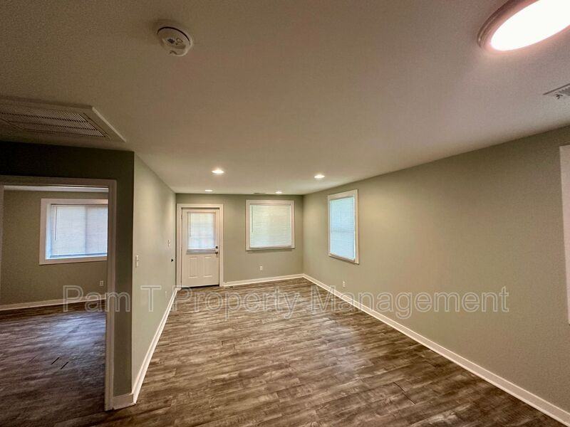 1016 West 42nd Street - Photo 5 of 12