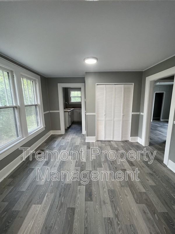 2601 E 41st St - Photo 4 of 10