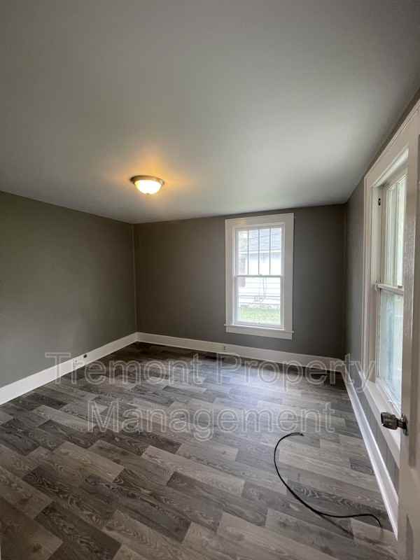 2601 E 41st St - Photo 5 of 10