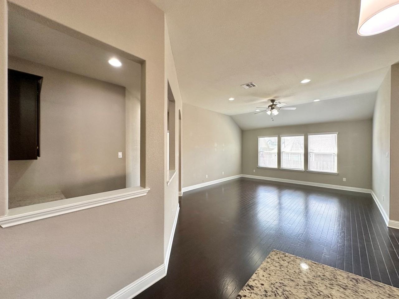 822 Olive Ln - Photo 3 of 44