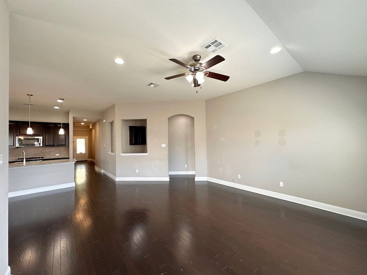 822 Olive Ln - Photo 7 of 44