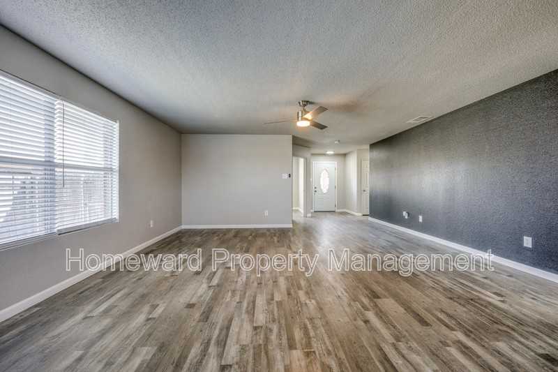 121 Thoroughbred Dr - Photo 3 of 13