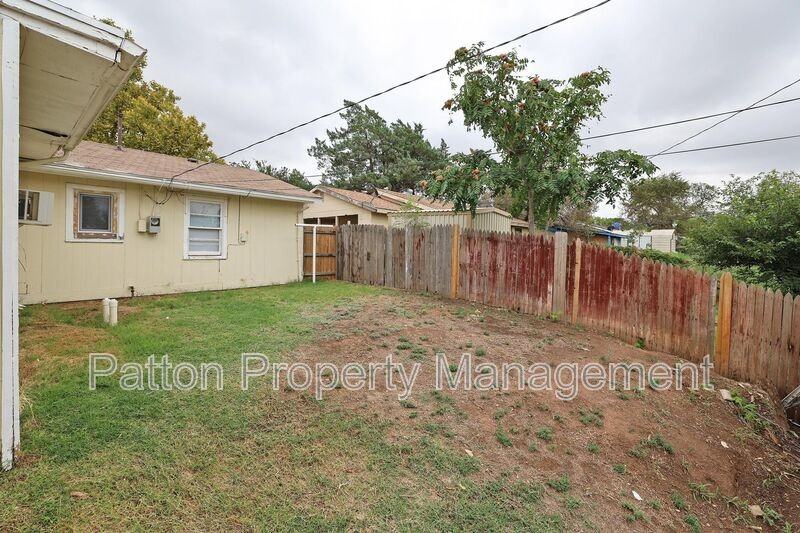 2419 Poplar St - Photo 2 of 25