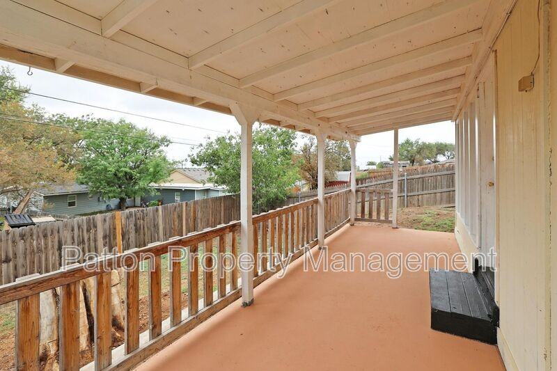 2419 Poplar St - Photo 3 of 25