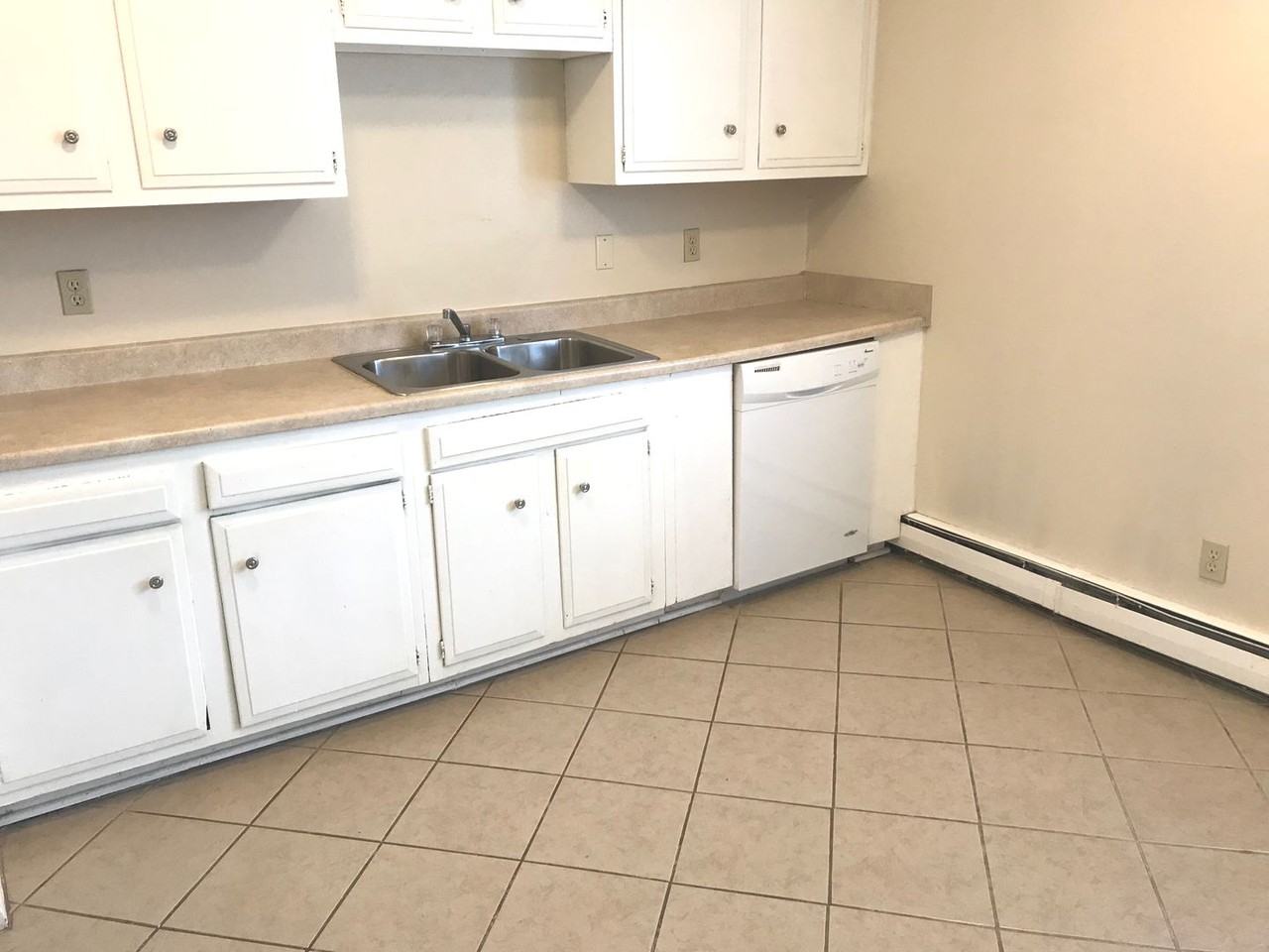 2069 Cambridge - Photo 4 of 44