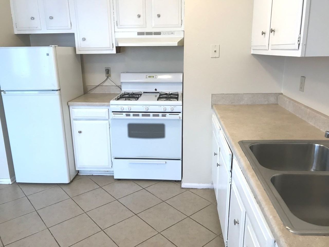 2069 Cambridge - Photo 5 of 44