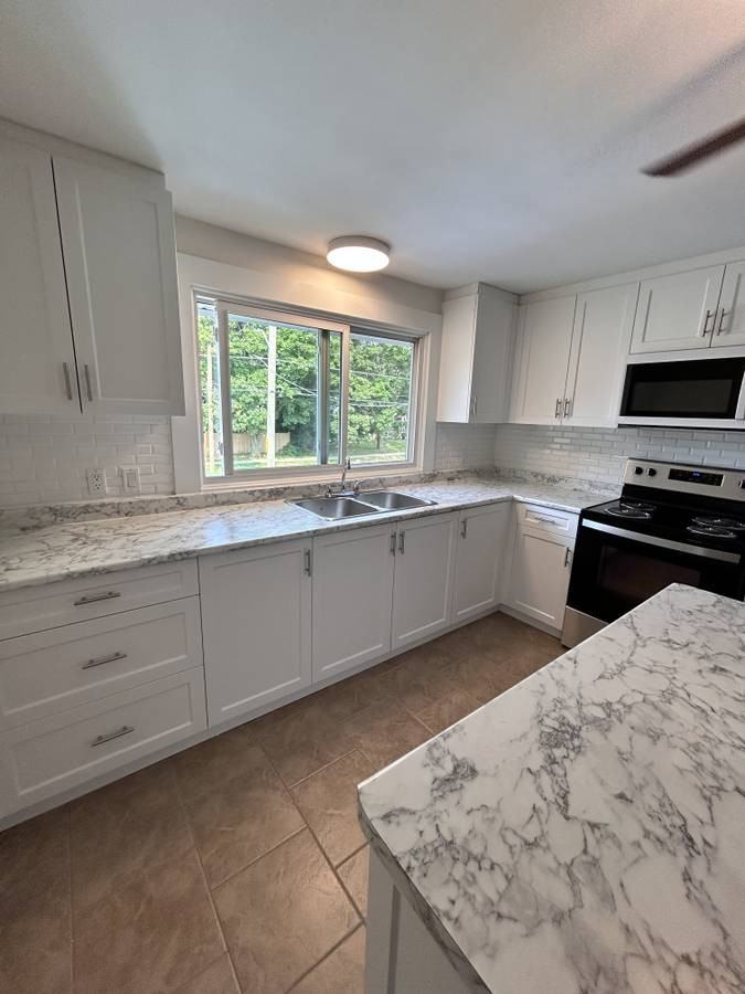 Fonthill - Photo 3 of 14