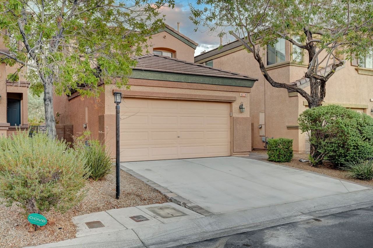 8224 Strawberry Spring St - Photo 2 of 43