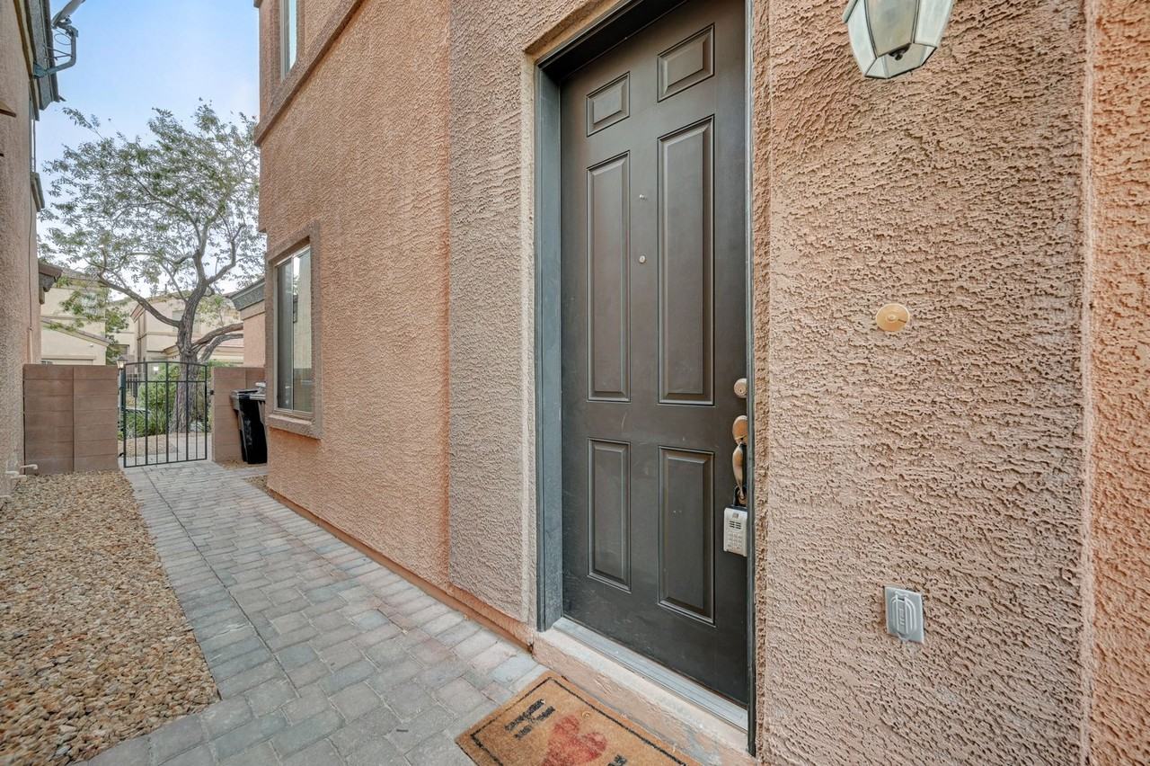 8224 Strawberry Spring St - Photo 3 of 43