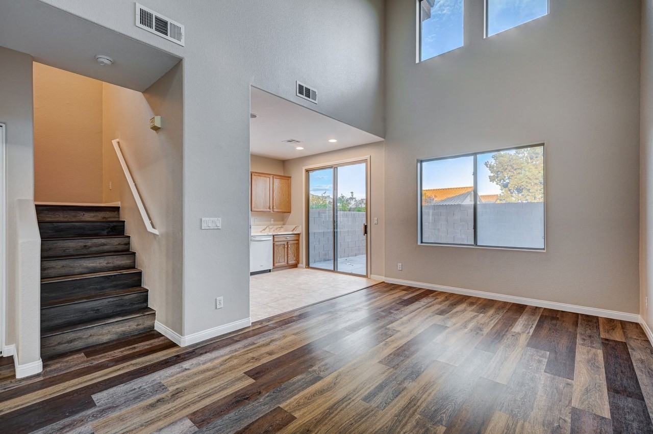 8224 Strawberry Spring St - Photo 5 of 43