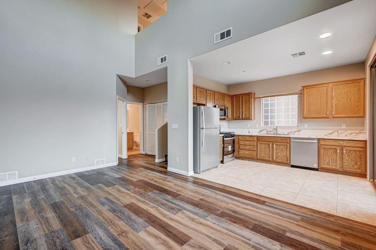 8224 Strawberry Spring St - Photo 7 of 43