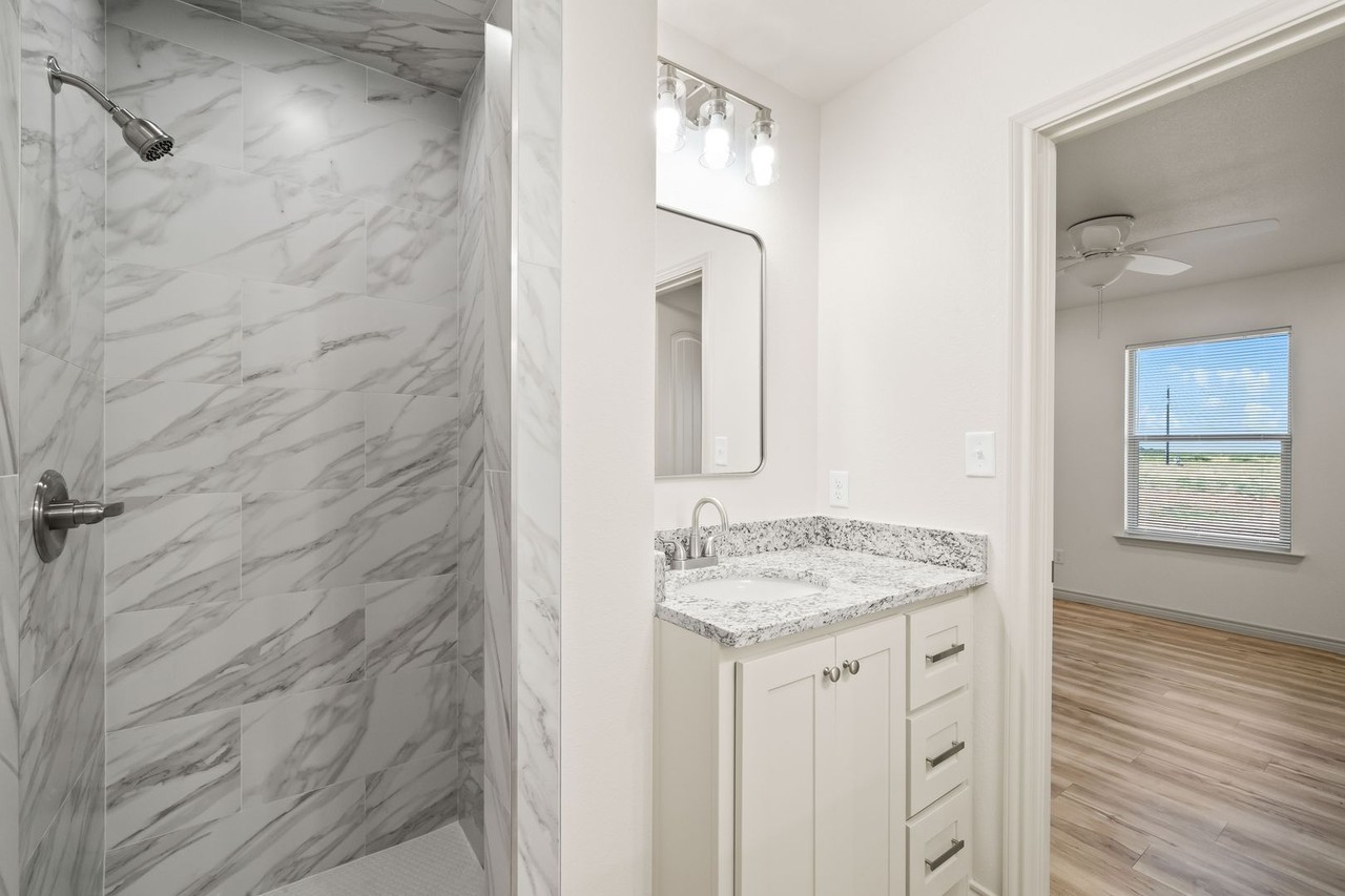 9406 9406 E FM 597 E CR 5100 #A - Photo 6 of 27