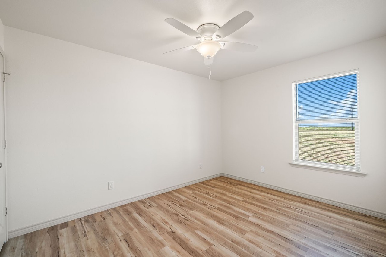 9406 9406 E FM 597 E CR 5100 #A - Photo 7 of 27