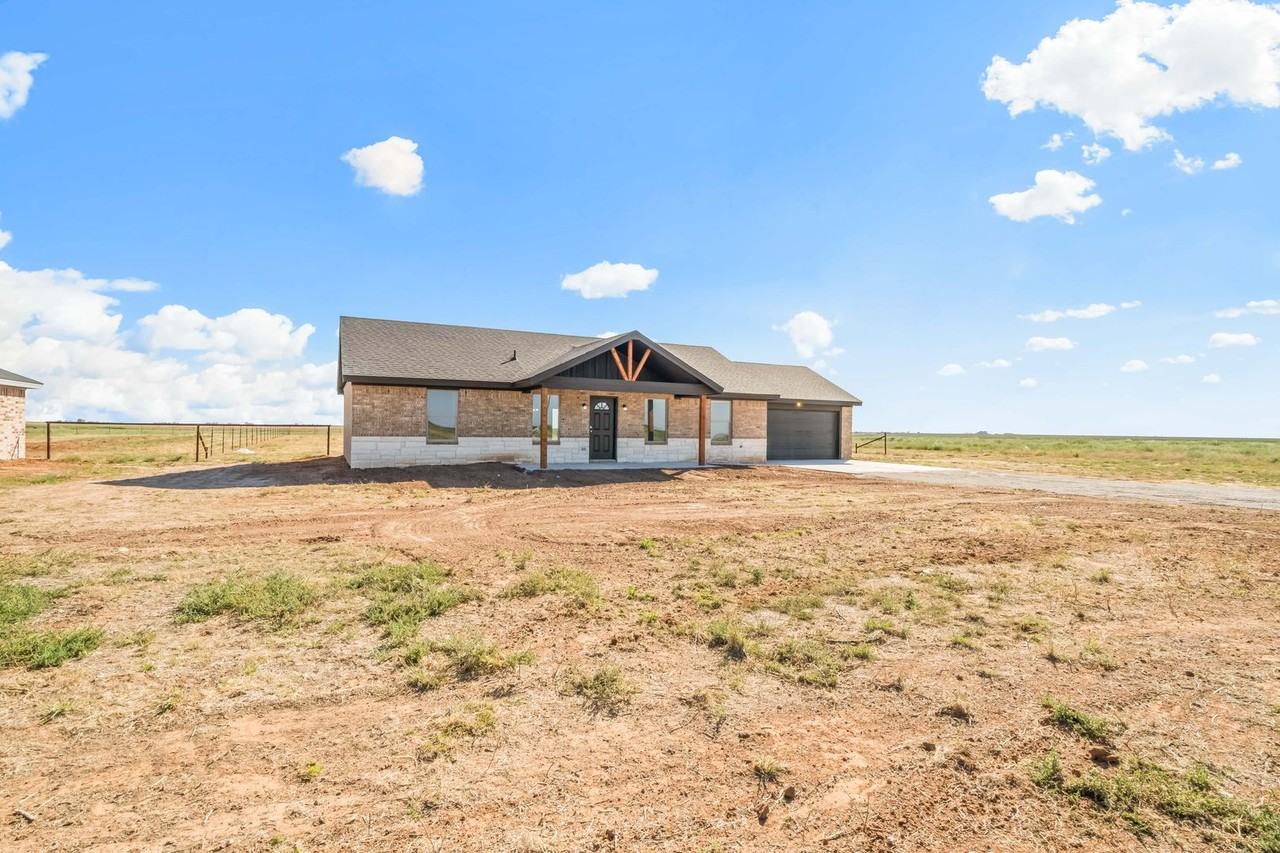 9318 9318 E FM 597-E CR 5100 #B - Photo 2 of 35