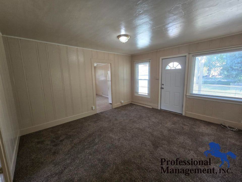 312 Wyoming Ave - Photo 2 of 9