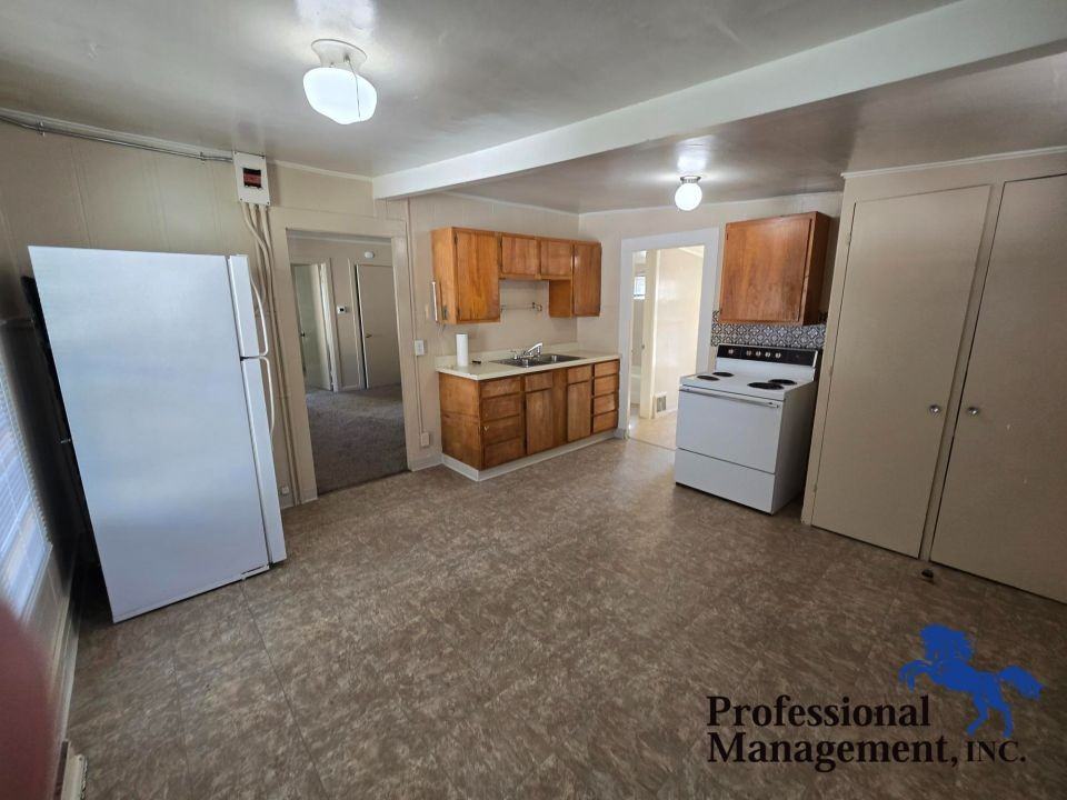 312 Wyoming Ave - Photo 5 of 9