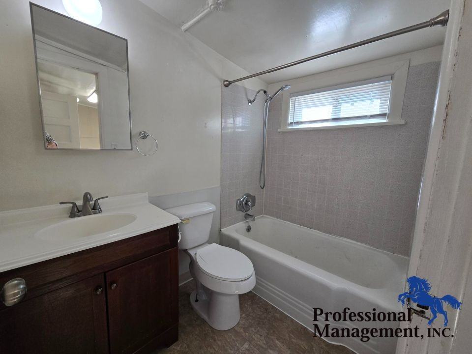 312 Wyoming Ave - Photo 6 of 9