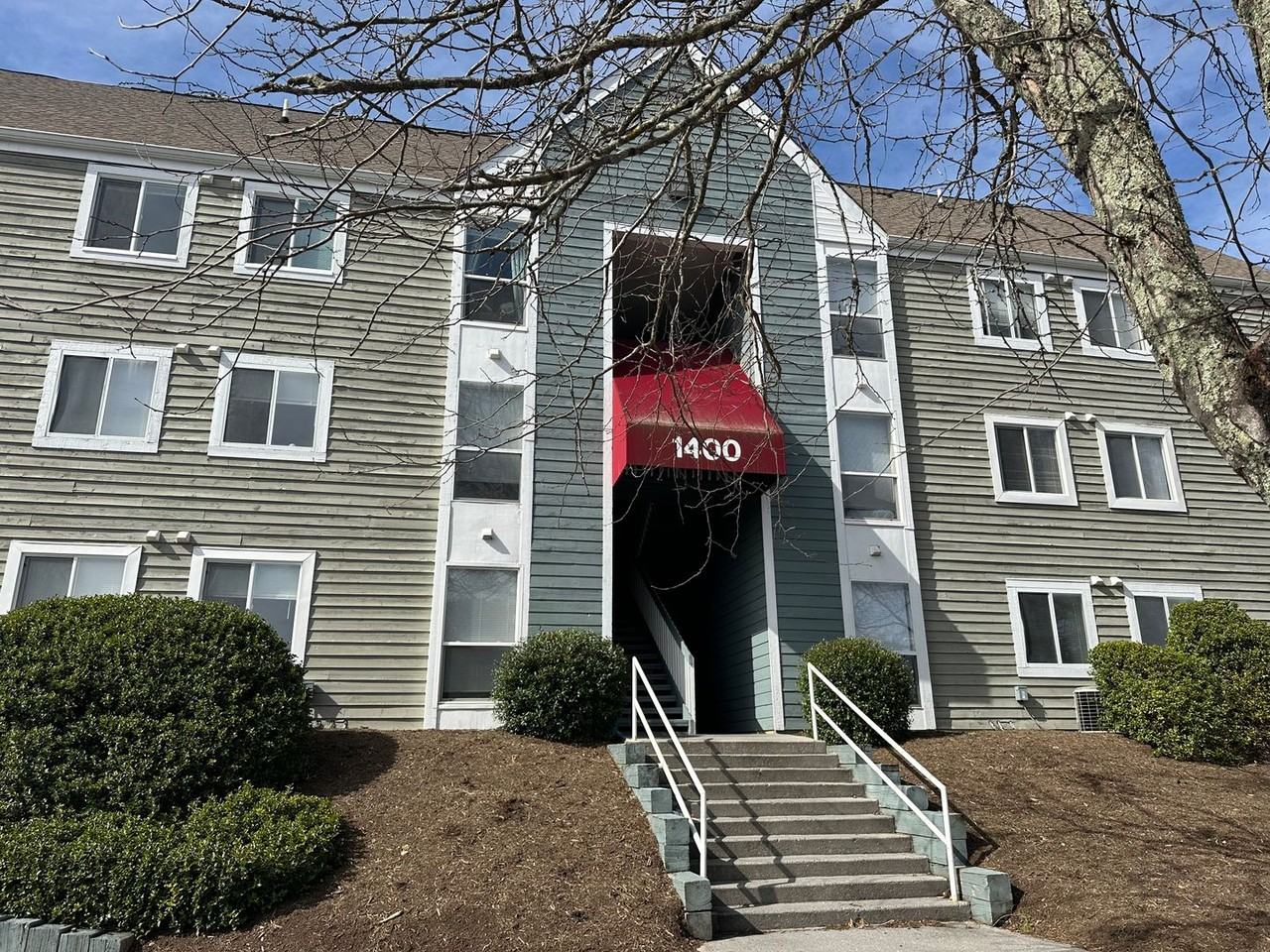 1400 Seneca Dr Apt J - Photo 2 of 22
