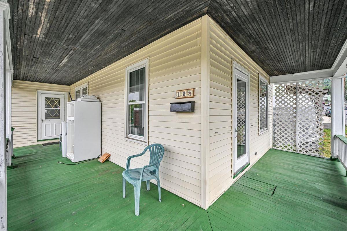 128 N West St - Photo 2 of 24